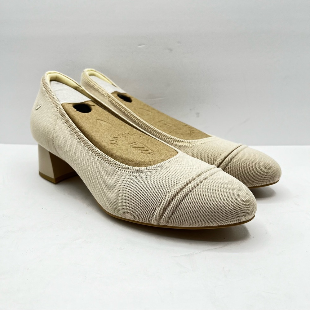 Vivaia Women’s Size 8.5 Julie Pro Cream Ivory Round Toe Chunky Heels